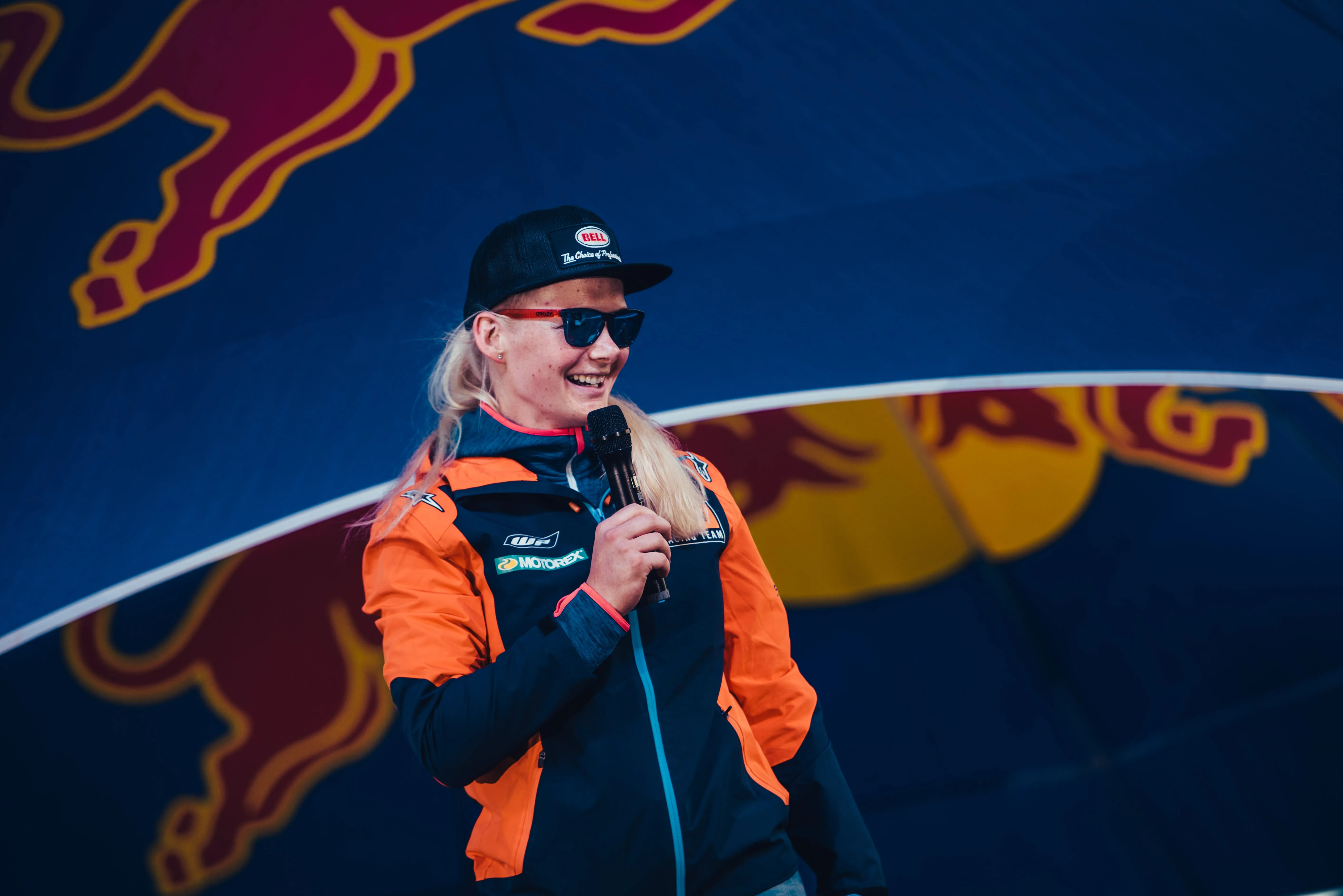 Jasmin Riccius mit ihrer Startnummer an der Hellas Rally